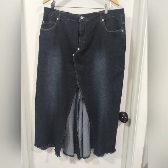 Women's Denim Skirt in Dark Blue - Picture 9 of 11